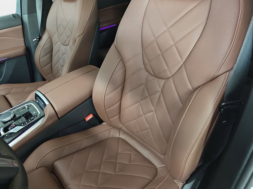 New 2026 Alpine White BMW sDrive40i image 12