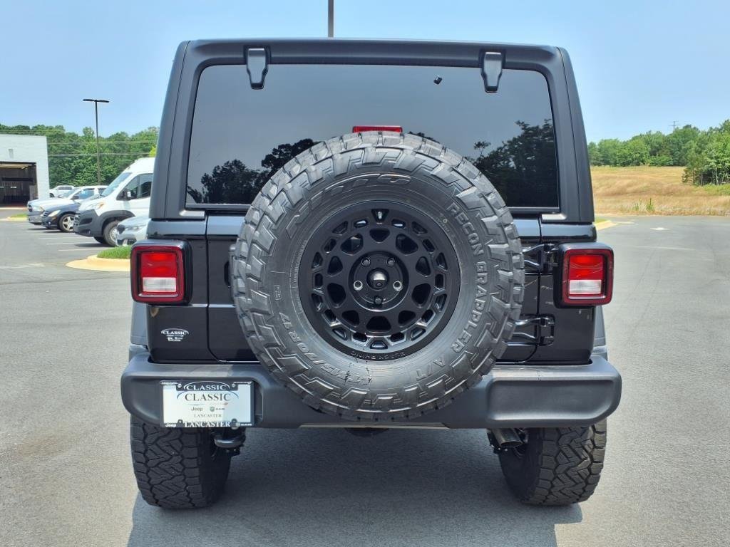 Used 2025 Black Clearcoat Jeep Sport S image 18