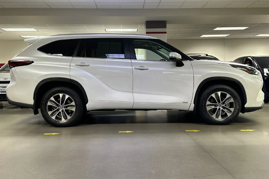Certified Used 2026 Beige Toyota XLE image 3