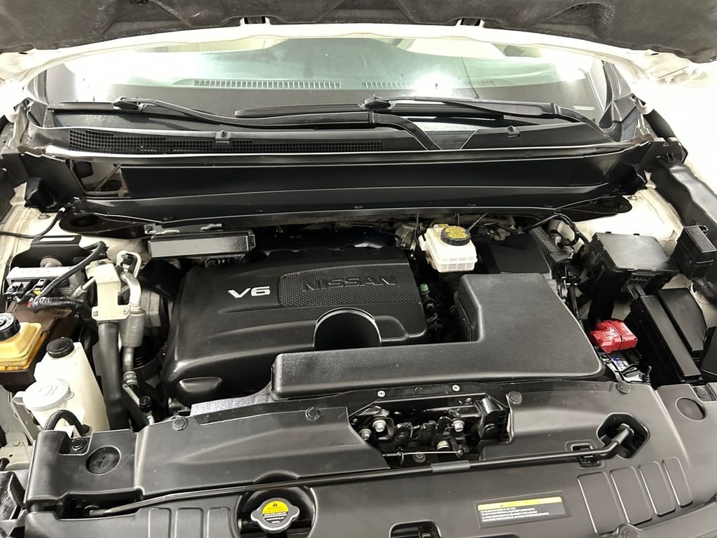 Used 2017 White Nissan S image 21