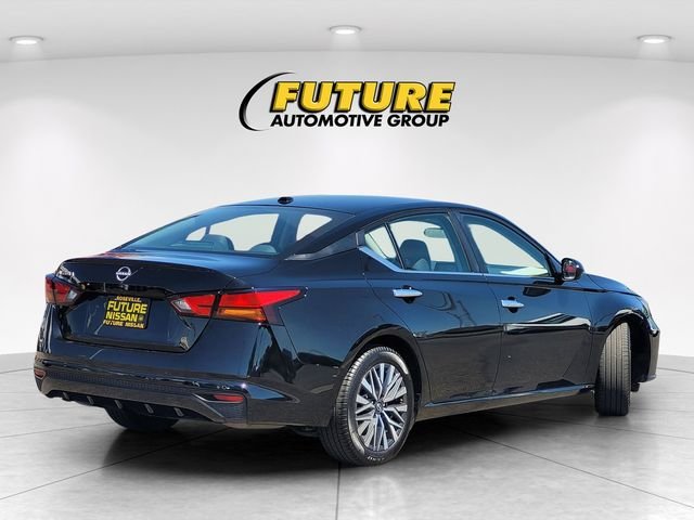 Used 2025 Black Nissan 2.5 SV image 4