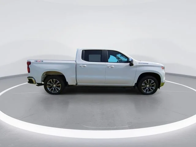 Used 2023 White Chevrolet LT image 9