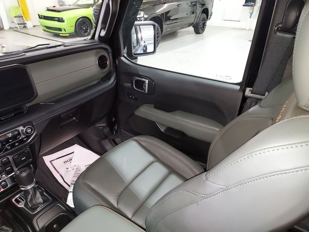 Used 2025 Black Jeep Mojave image 11