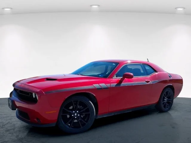 Used 2018 Red Dodge SXT image 2