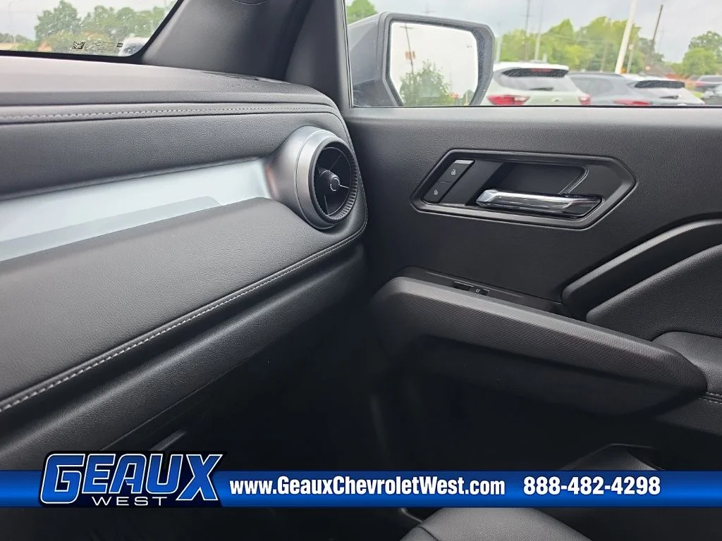 Used 2025 Gray Chevrolet LT image 19