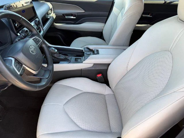 Certified Used 2024 WIND CHILL PEARL Toyota XLE image 40
