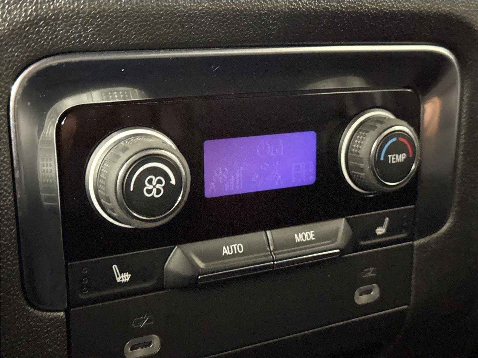 Used 2024 Summit White Chevrolet LT image 37