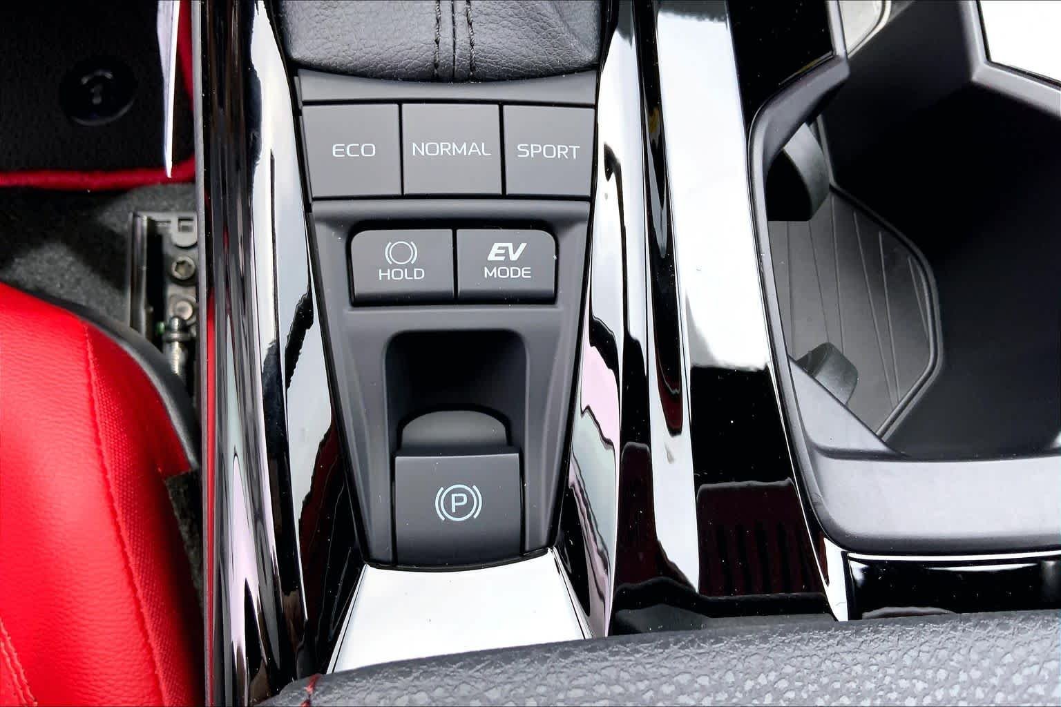New 2026 Wind Chill Pearl with Midnight Black Metallic roof Toyota XSE image 19