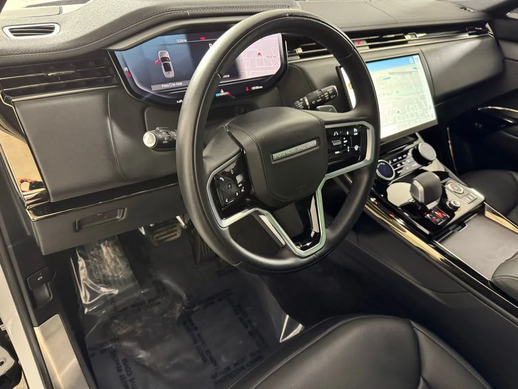 Used 2023 Fuji White Land Rover SE image 12