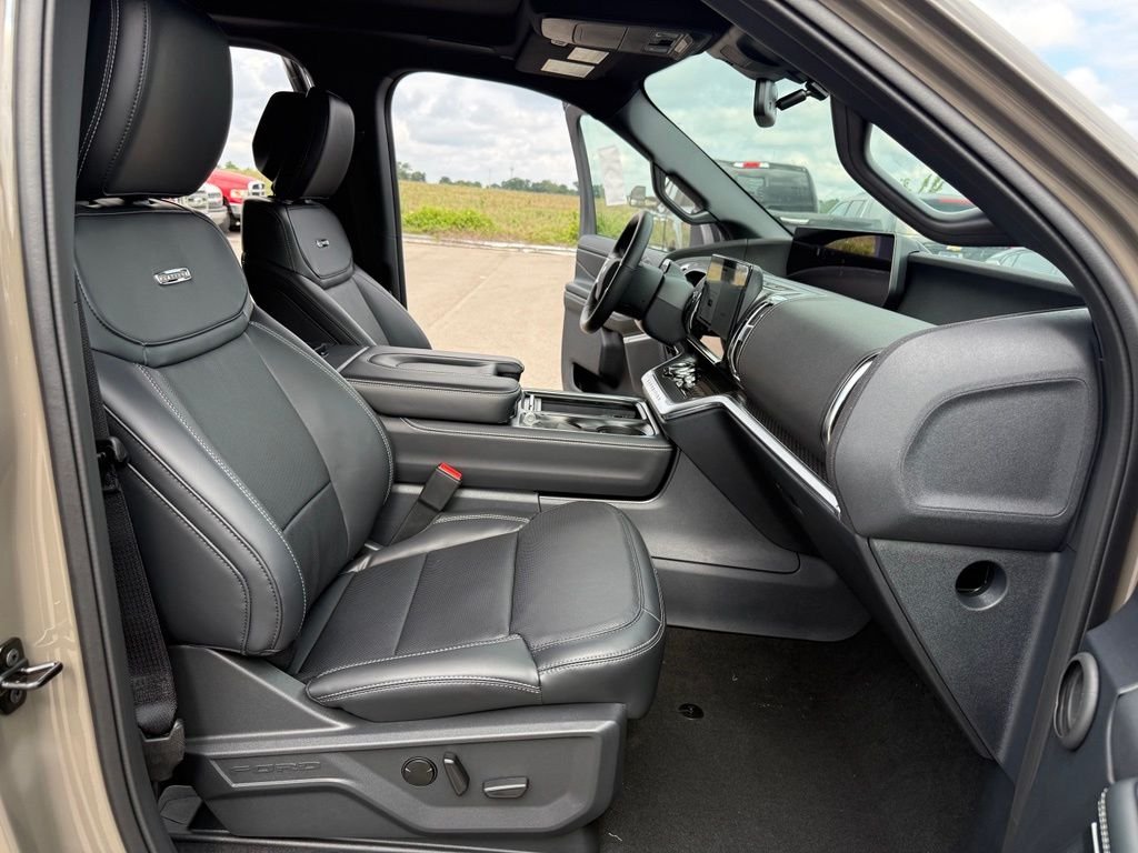 New 2027 Marsh Gray Ford Platinum image 17