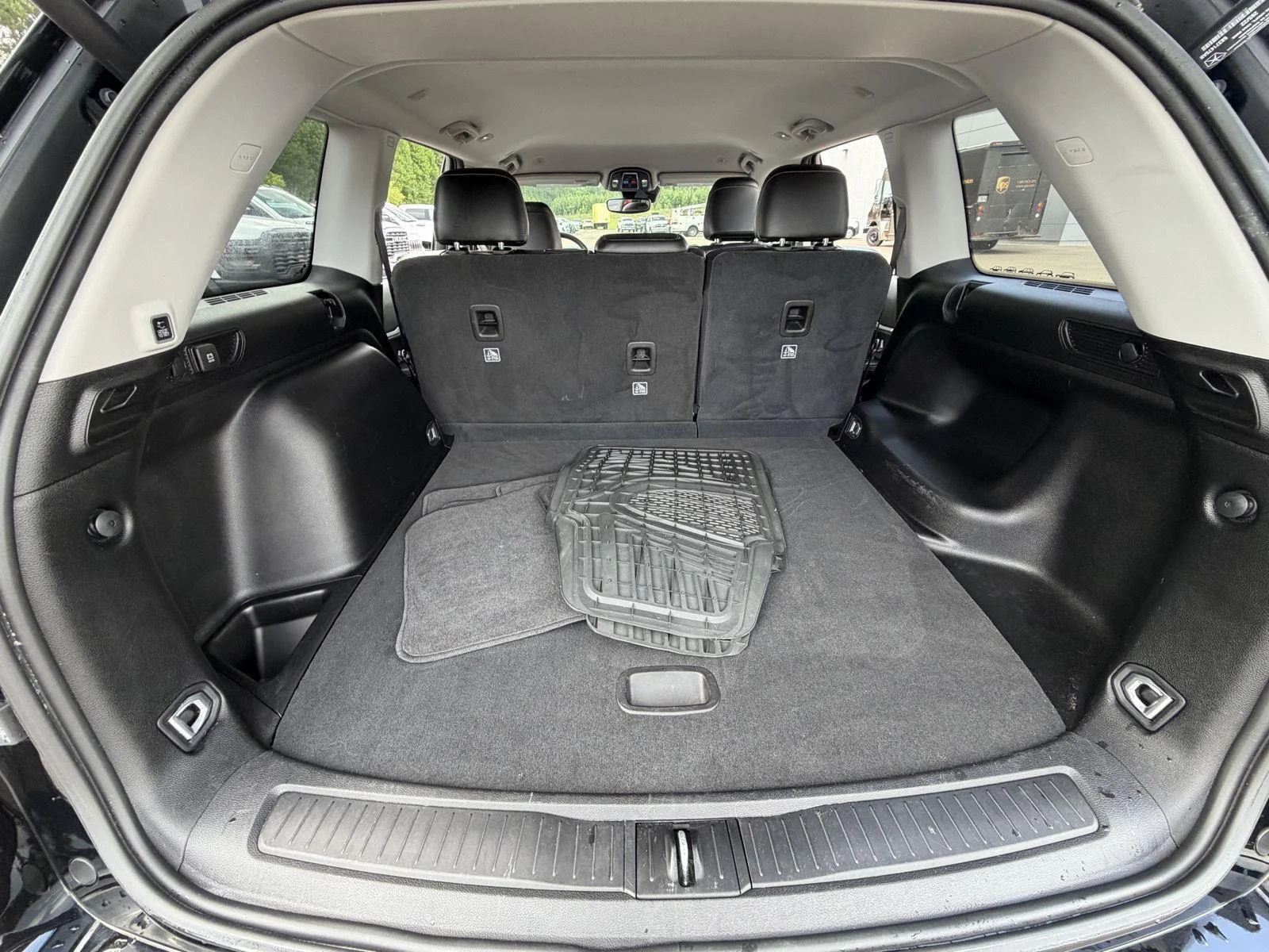 Used 2023 Diamond Black Crystal Pearlcoat Jeep Limited image 19