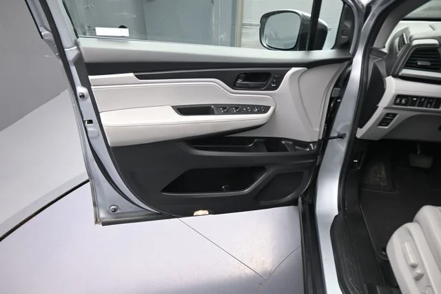 Used 2019 Silver Honda EX-L image 66