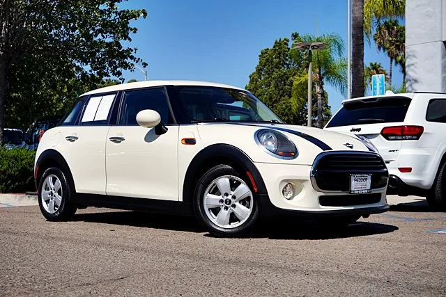 Used 2019 White MINI Classic image 1