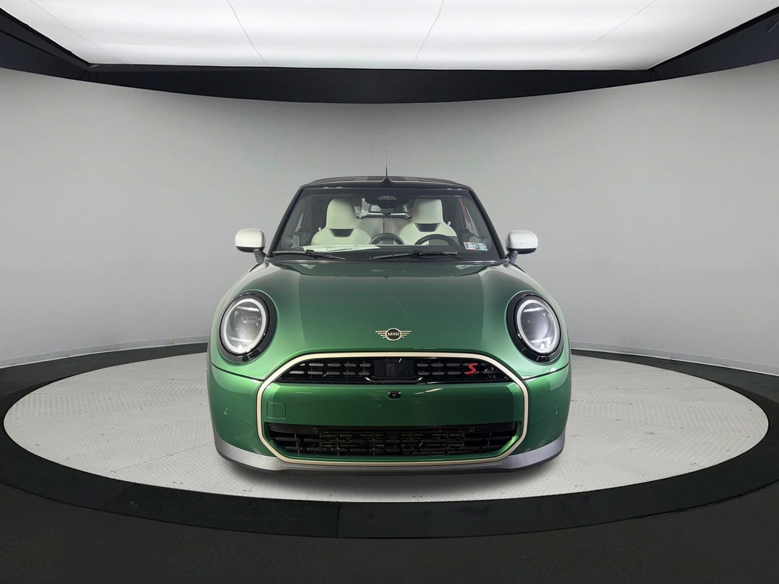 New 2026 British Racing Green IV Metallic MINI Iconic image 4