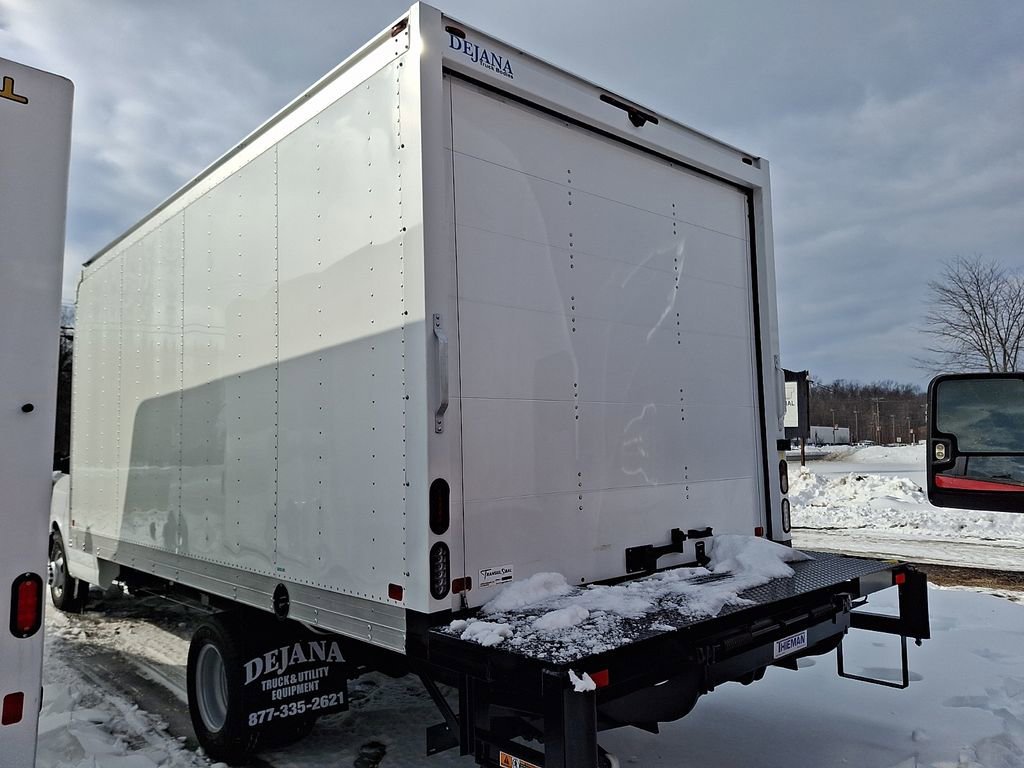New 2025 Summit White GMC 2WT image 3