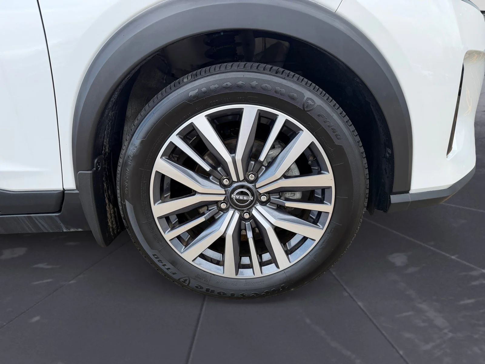 Used 2024 Aspen White Tricoat/Super Black Nissan SV image 40