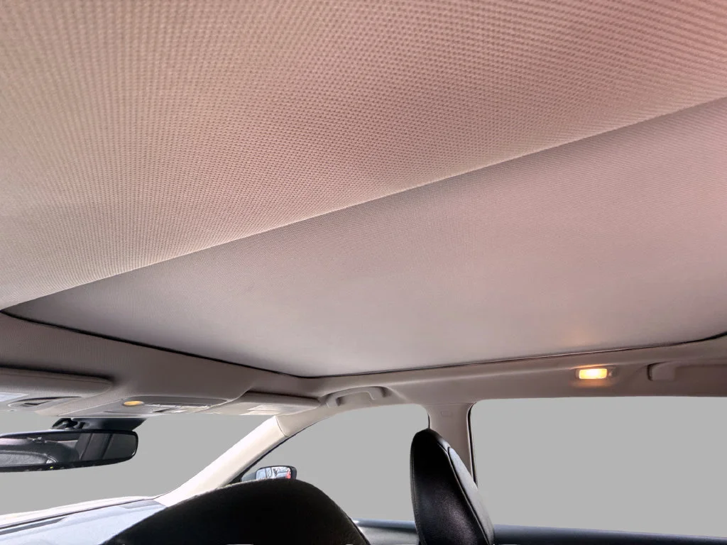 Used 2018 White Nissan SL image 15