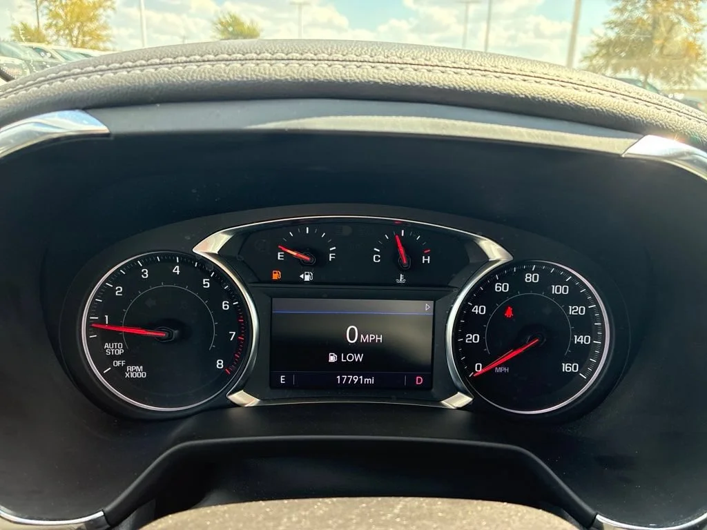 Used 2024 Summit White Chevrolet 2LT image 13