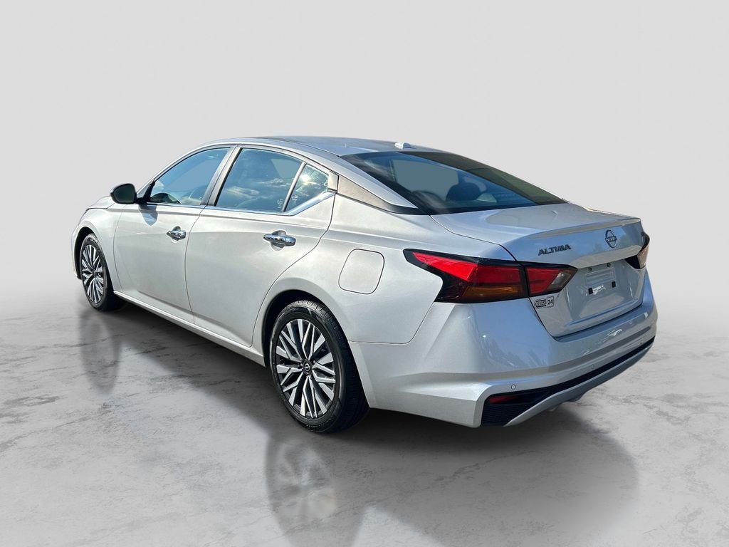 Used 2024 Silver Nissan 2.5 SV image 3
