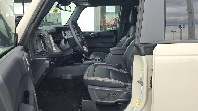 New 2025 Desert Sand Ford Outer Banks 4WD image 24