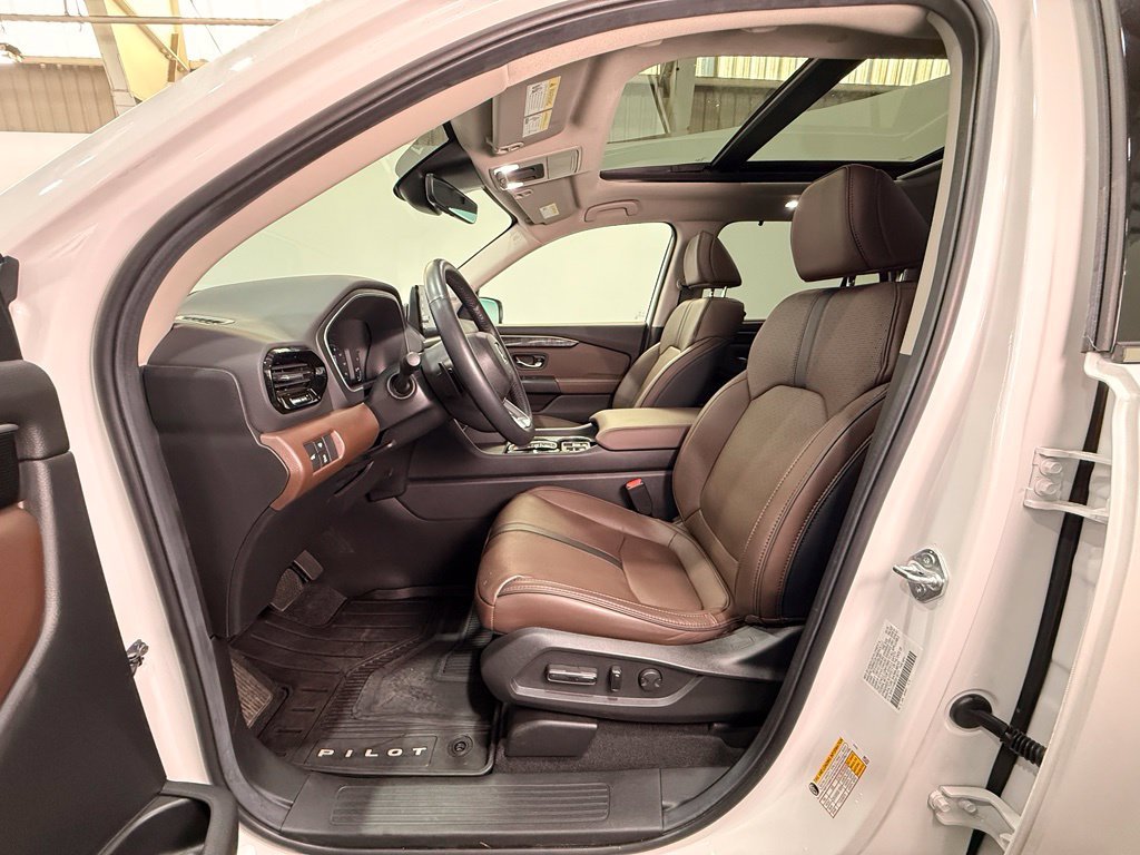 Used 2025 White Honda Elite image 17
