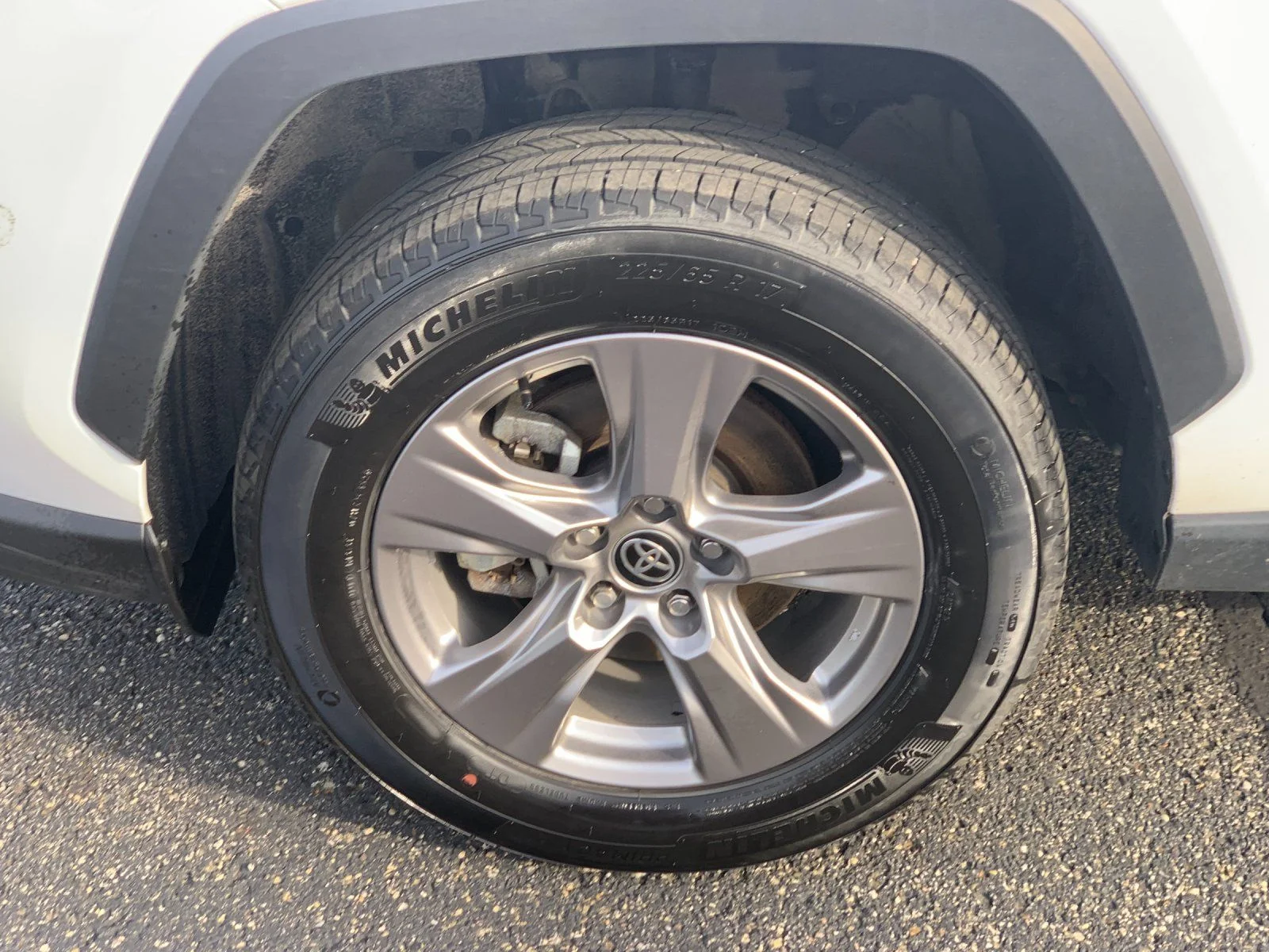 Used 2025 White Toyota XLE image 32