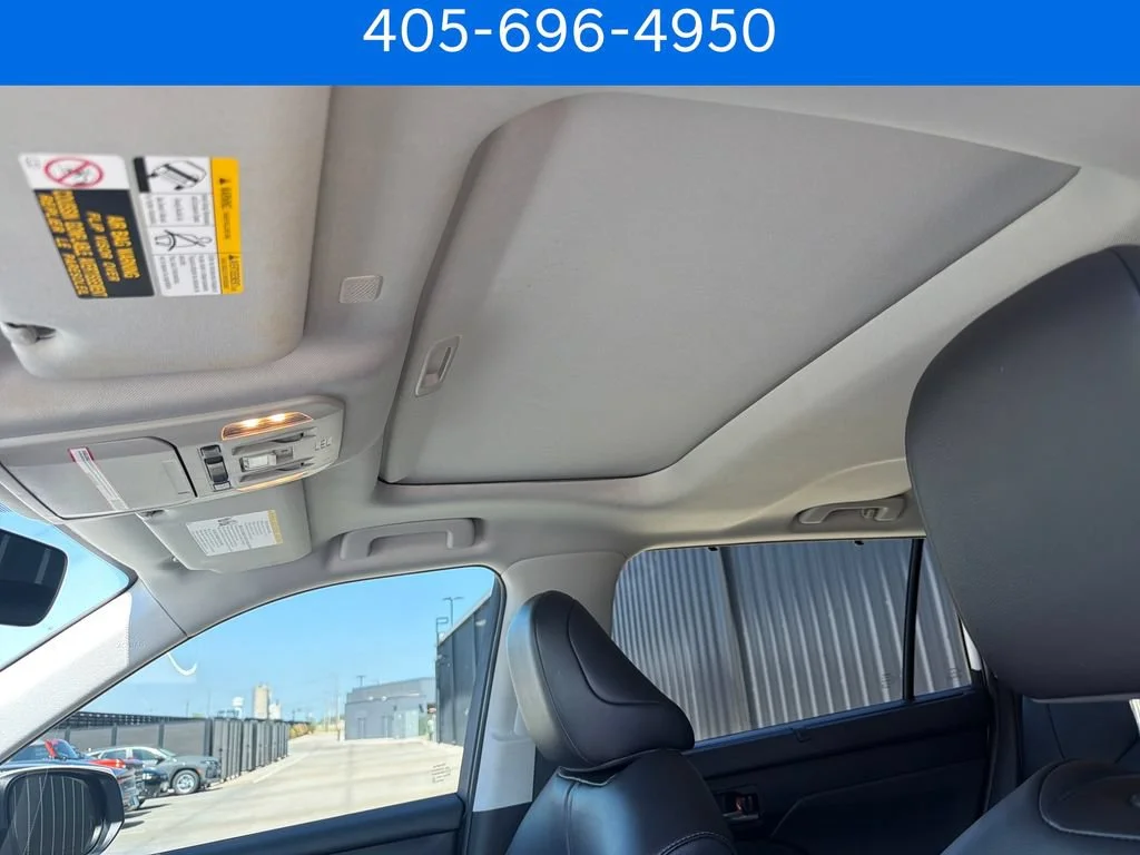 Pre-Owned 2022 Toyota Highlander XLE
