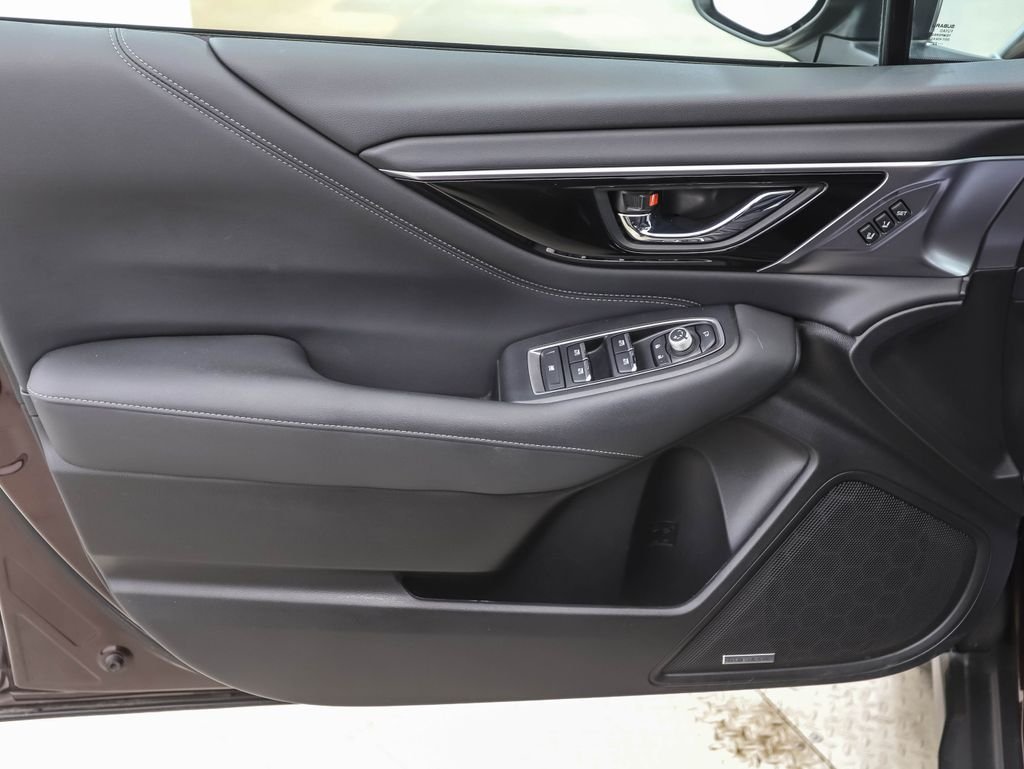 Used 2023  Subaru  image 9
