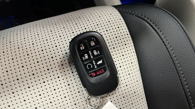Used 2025 Silver Honda Elite image 43