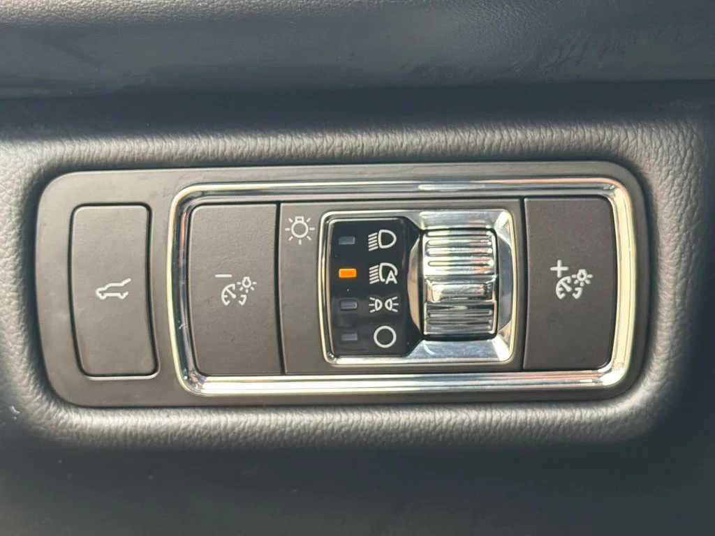 Used 2023 Metallic Lincoln Standard image 33
