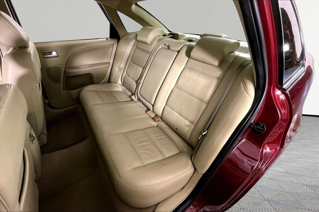 Used 2007 Red Ford Limited image 18