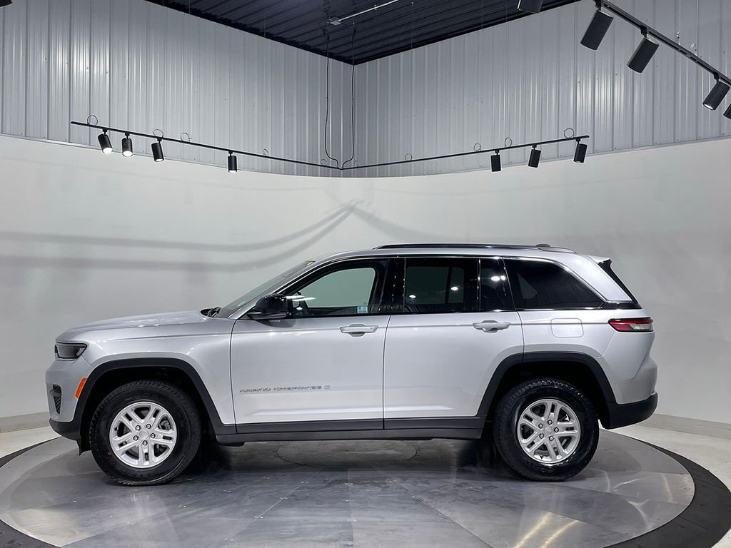 Used 2023 Silver Jeep Laredo image 14