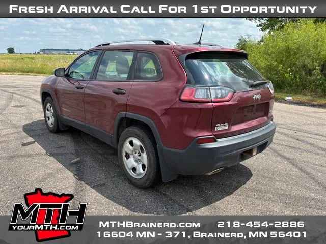 Used 2019 Red Jeep Sport image 6