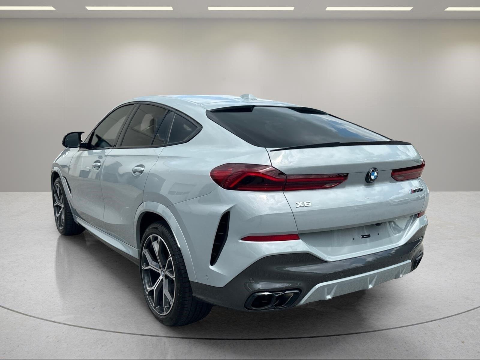 Used 2025  BMW M60i image 3