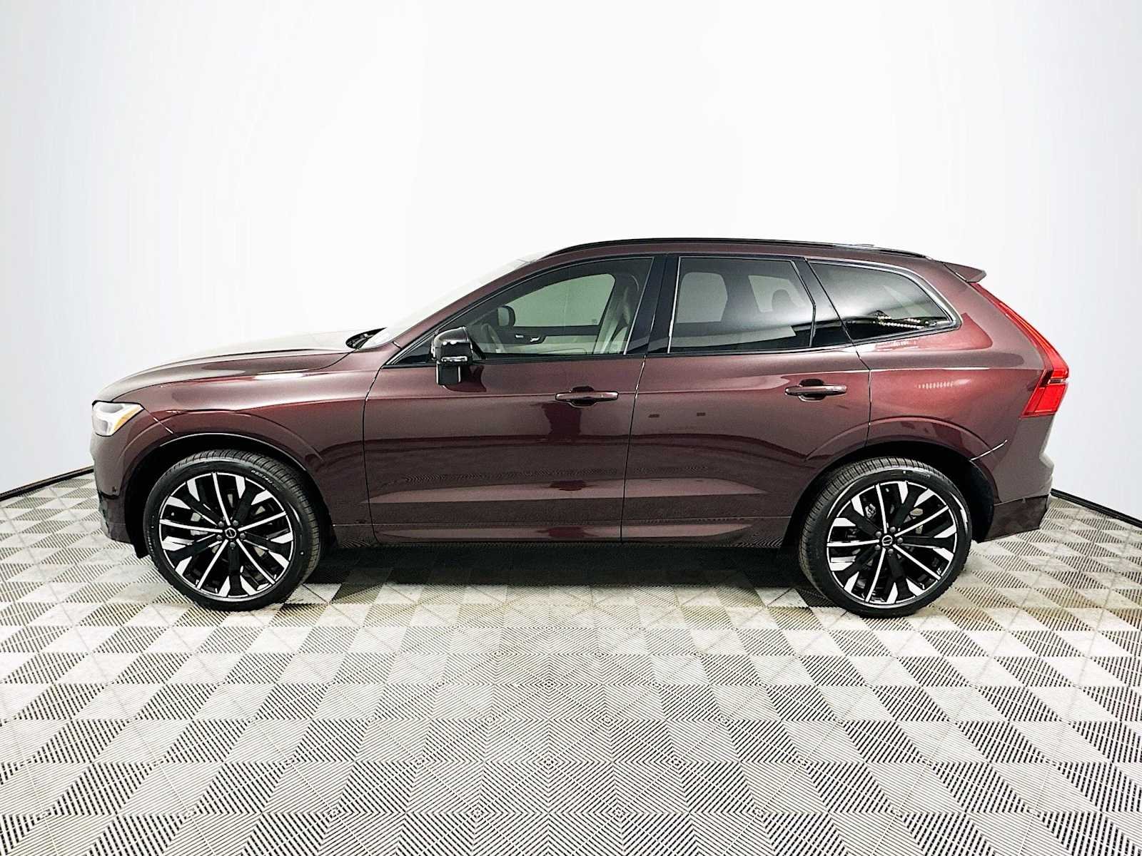 New 2026 Mulberry Red Volvo Ultra image 4