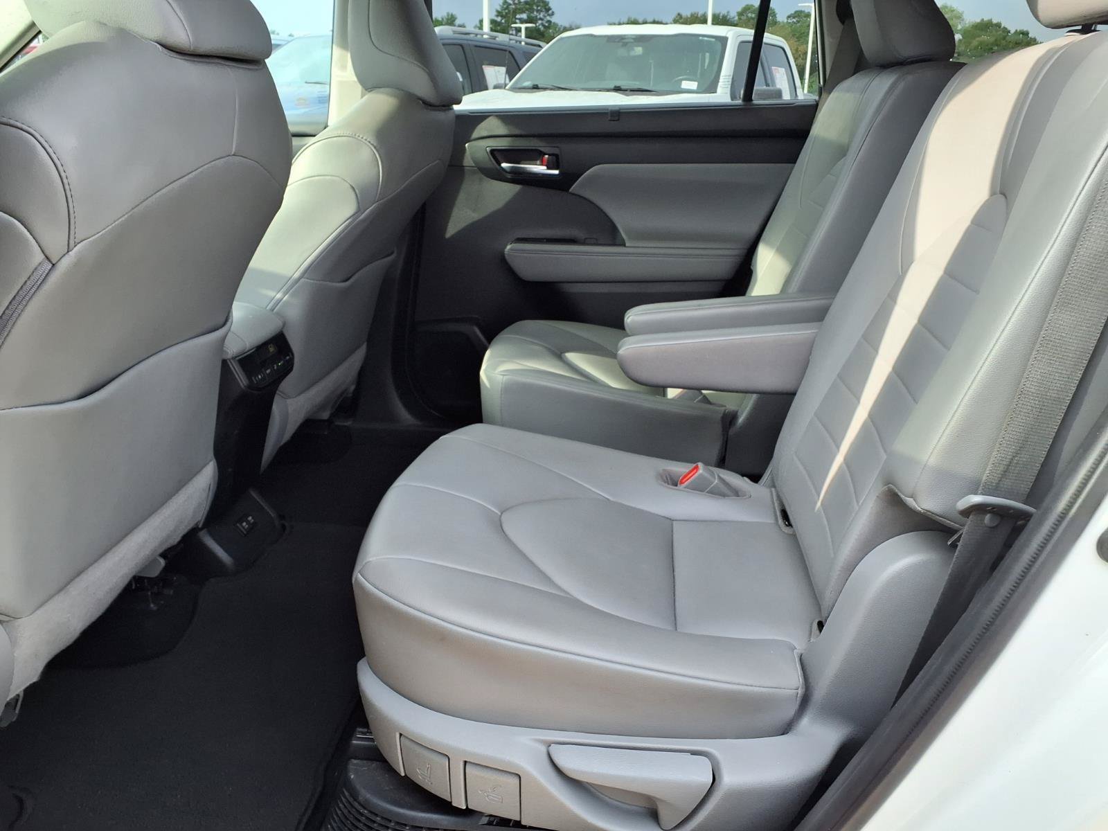Certified Used 2020 Blizzard Pearl Toyota XLE image 17