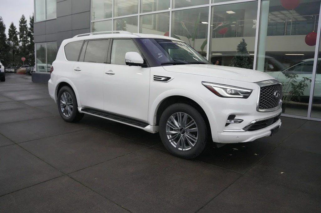 Used 2024 Moonstone White INFINITI LUXE image 2