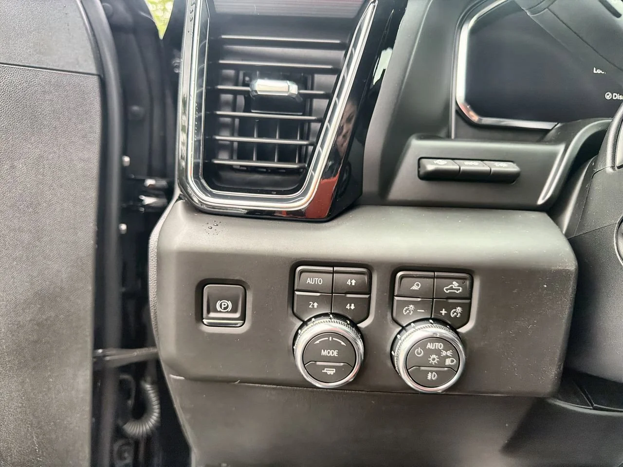 New 2026 Onyx Black GMC Denali Ultimate image 15