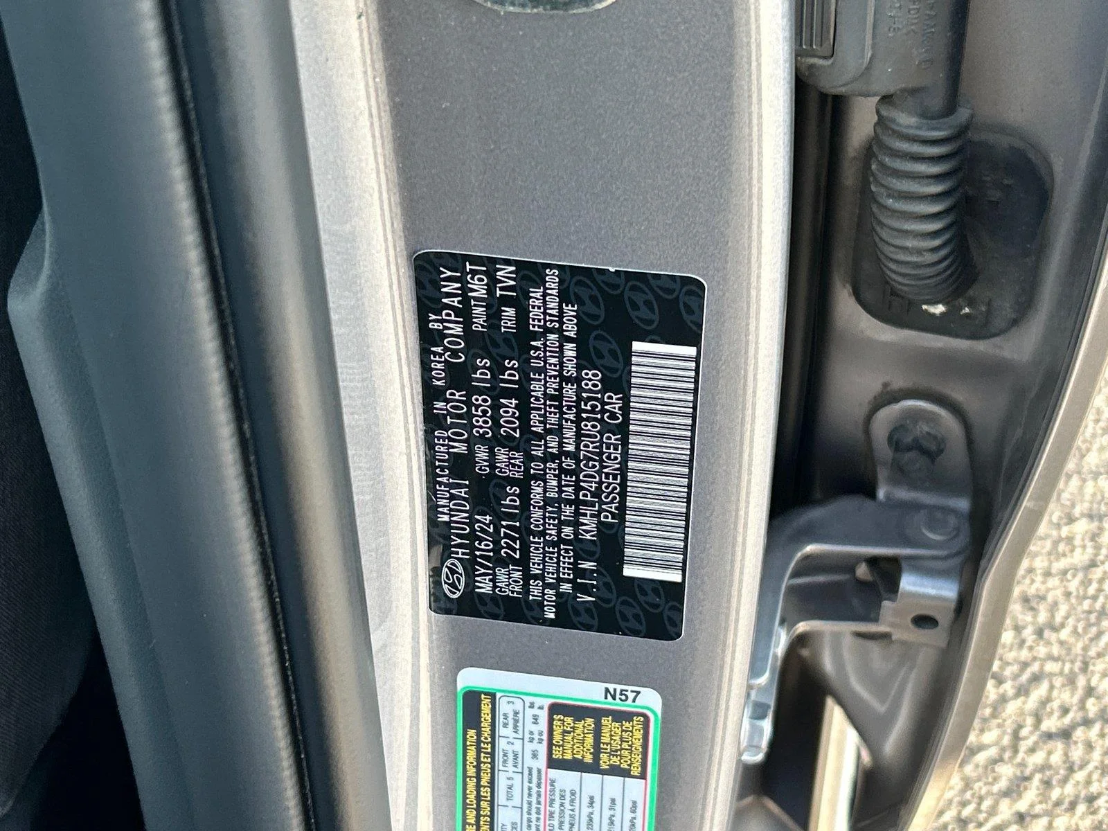 Used 2024 Fluid Metal Hyundai Limited image 14