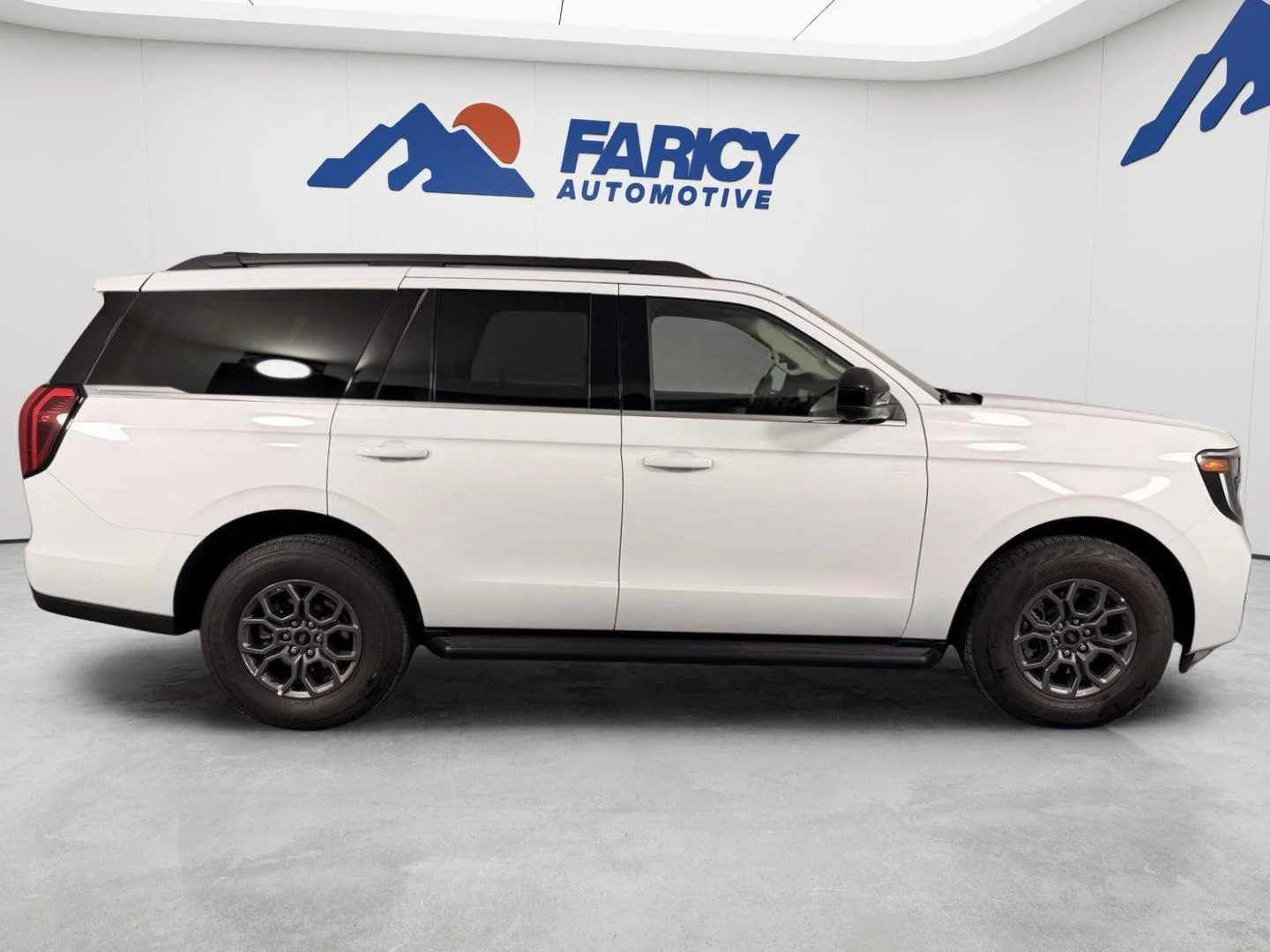 Used 2025 Oxford White Ford Active image 9