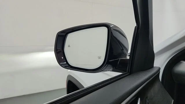 New 2026 Bright White Clear-Coat Exterior Paint Jeep  image 18