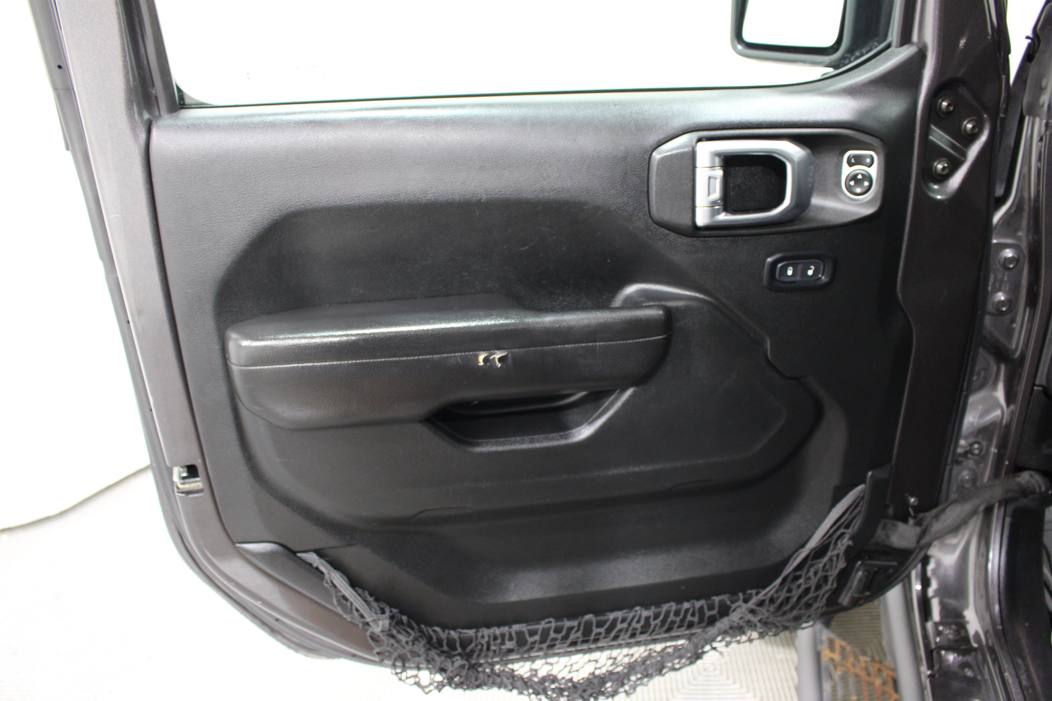 Used 2018 Granite Crystal Metallic Clearcoat Jeep Sport S image 6