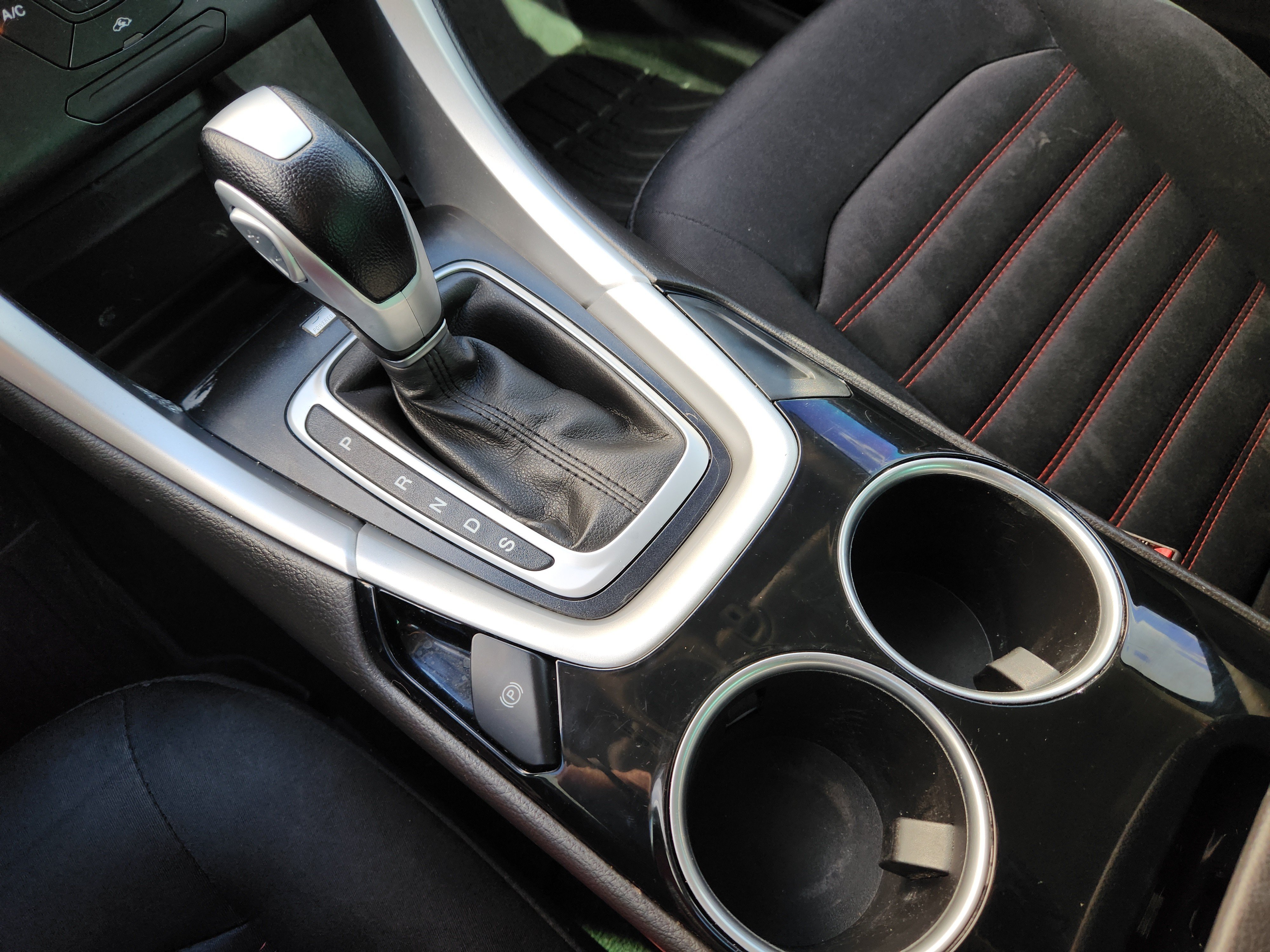 Used 2013 Tuxedo Black Metallic Ford SE image 19
