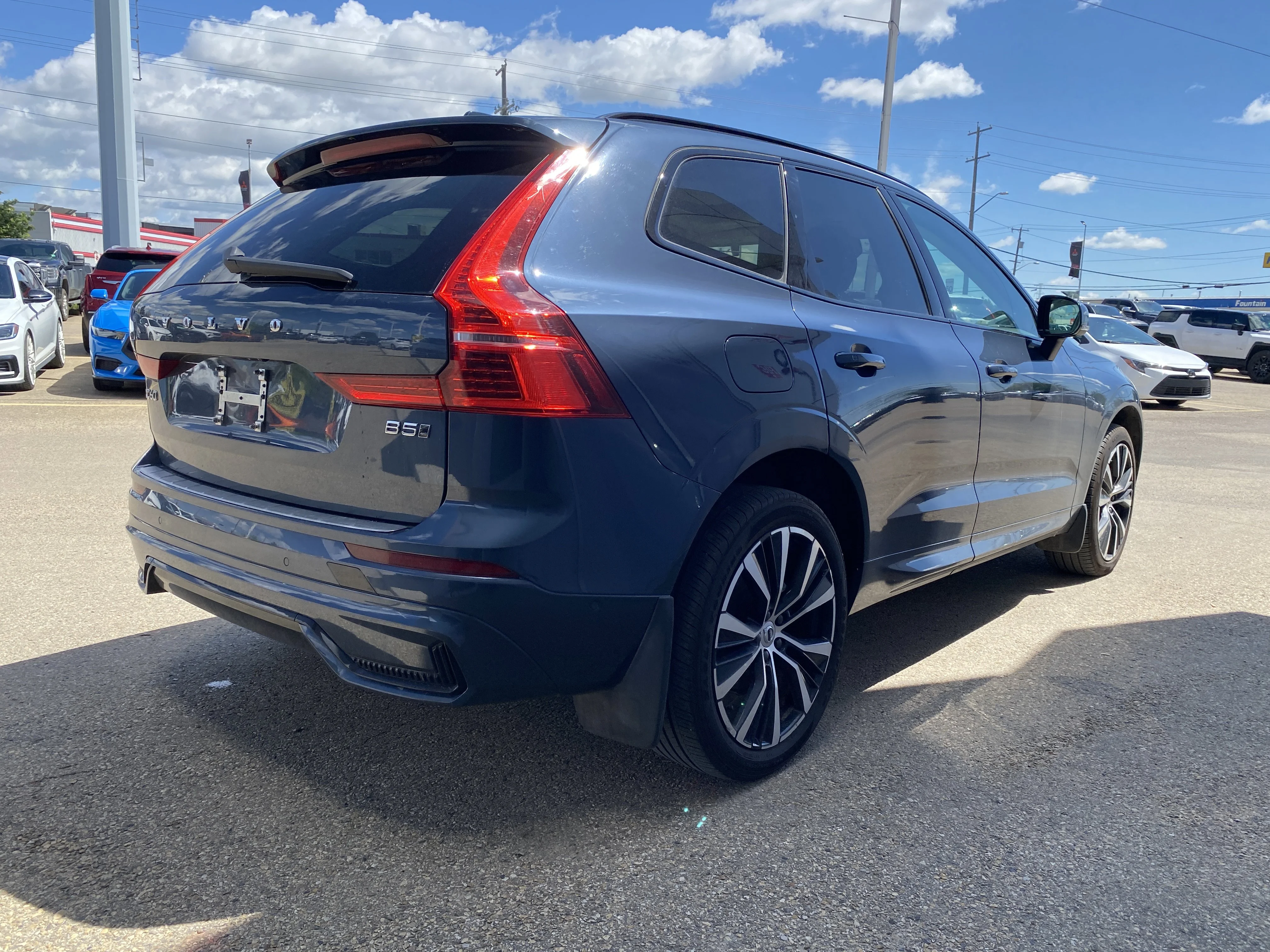 Certified Used 2024 Blue Volvo Plus Dark Theme AWD * 360 CAMERA * PANORAMIC SUNROOF * SAFETY PLUS * image 5