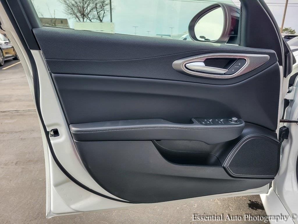 2025 ALFA ROMEO GIULIA (952) - Image 17