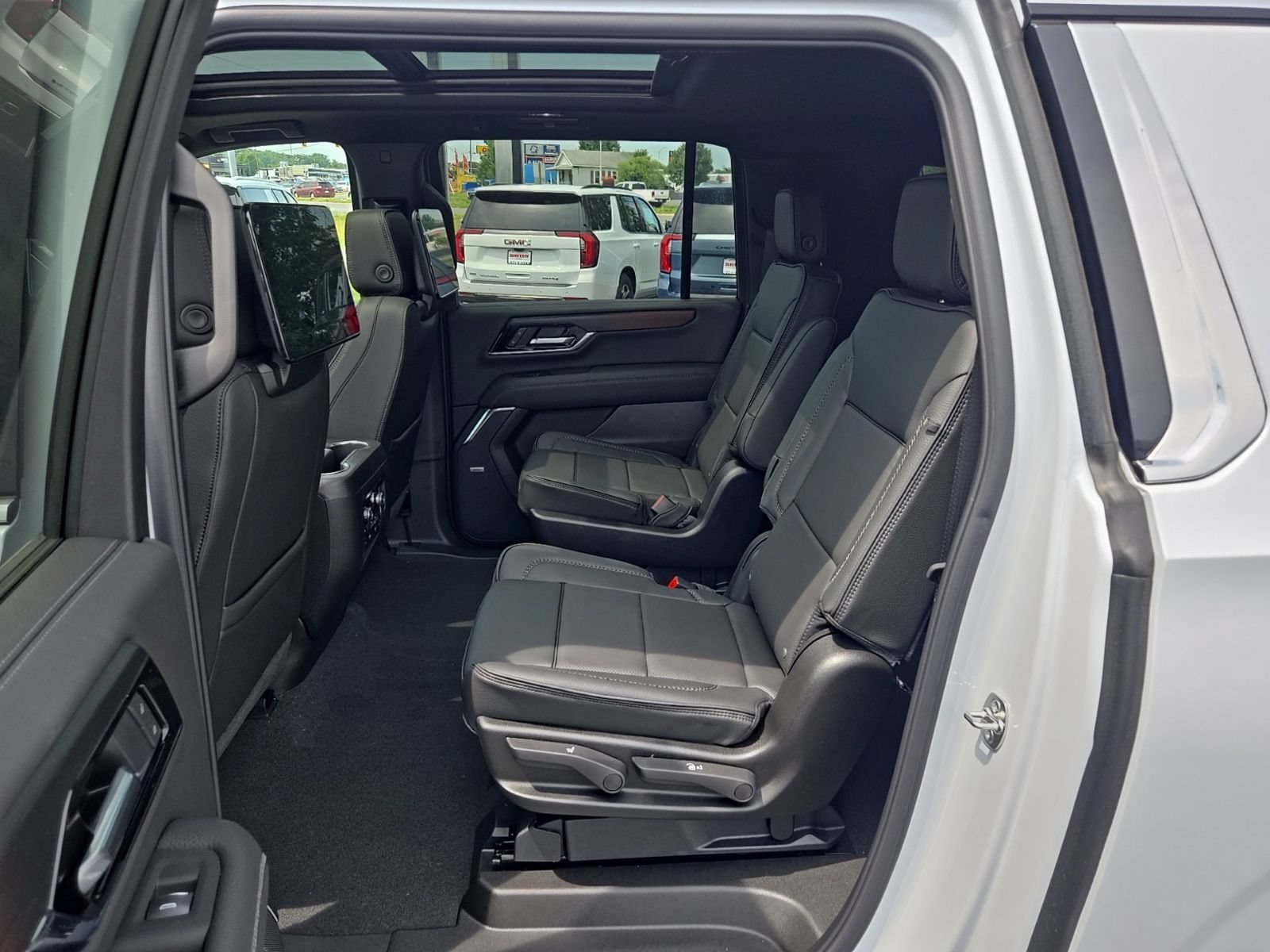2026 GMC Yukon XL Denali - Photo 24