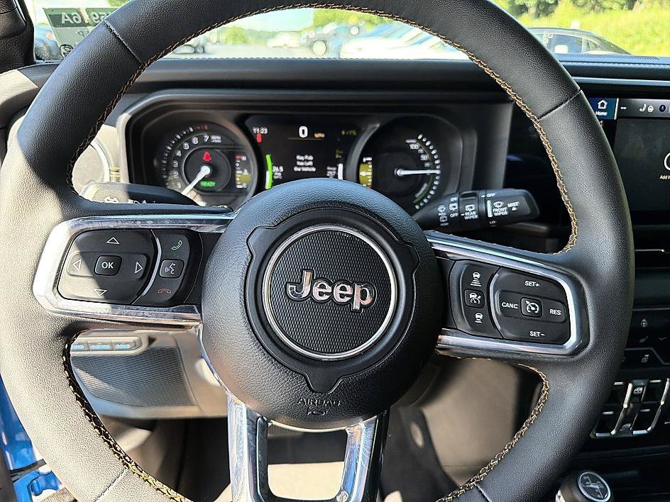 Used 2024 Hydro Blue Pearlcoat Jeep Sahara image 13