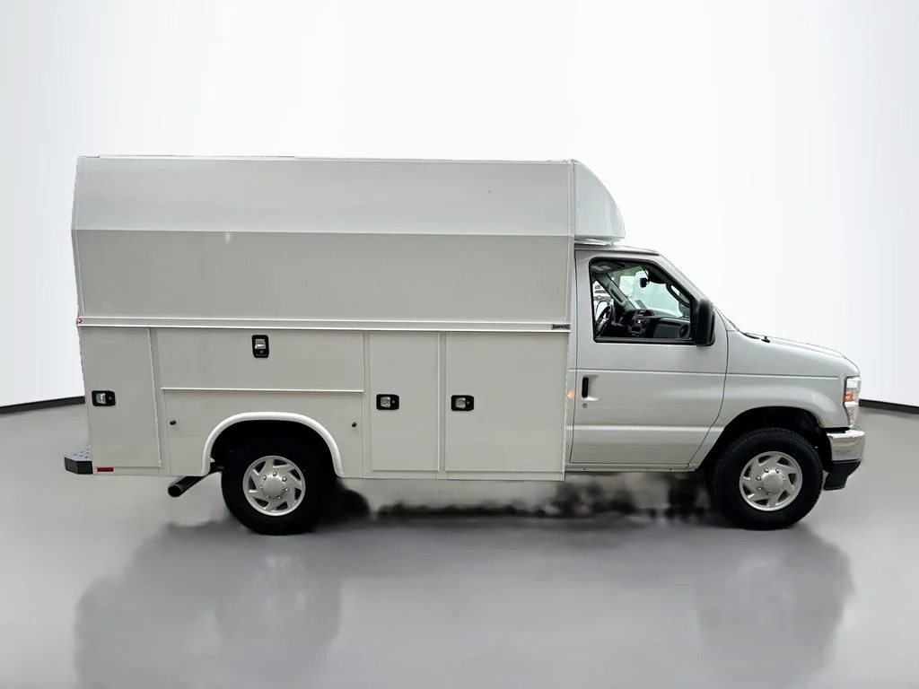 New 2026 Oxford White Ford E-350 SRW image 8