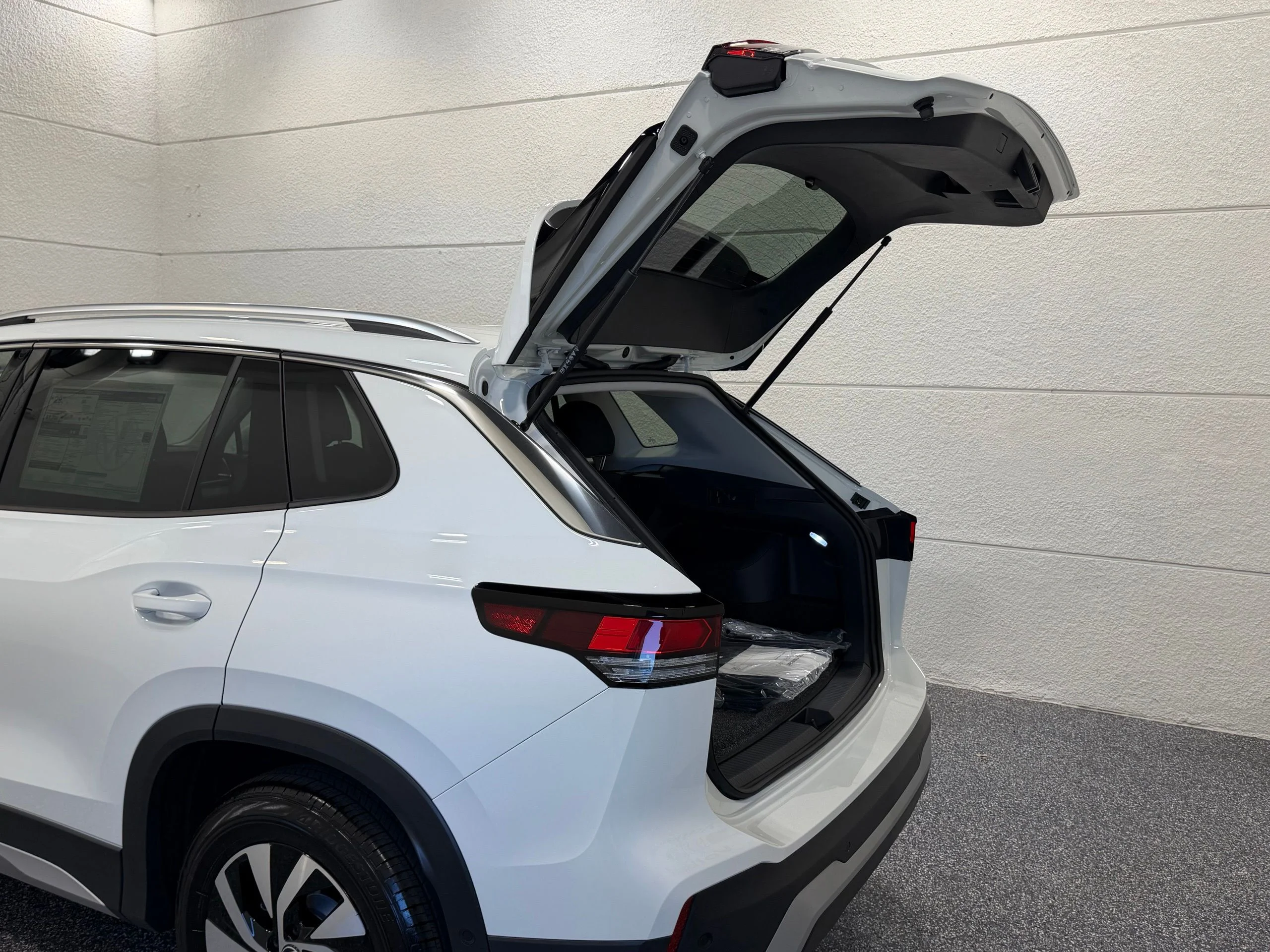 New 2026 White Volkswagen 2.0T S image 23