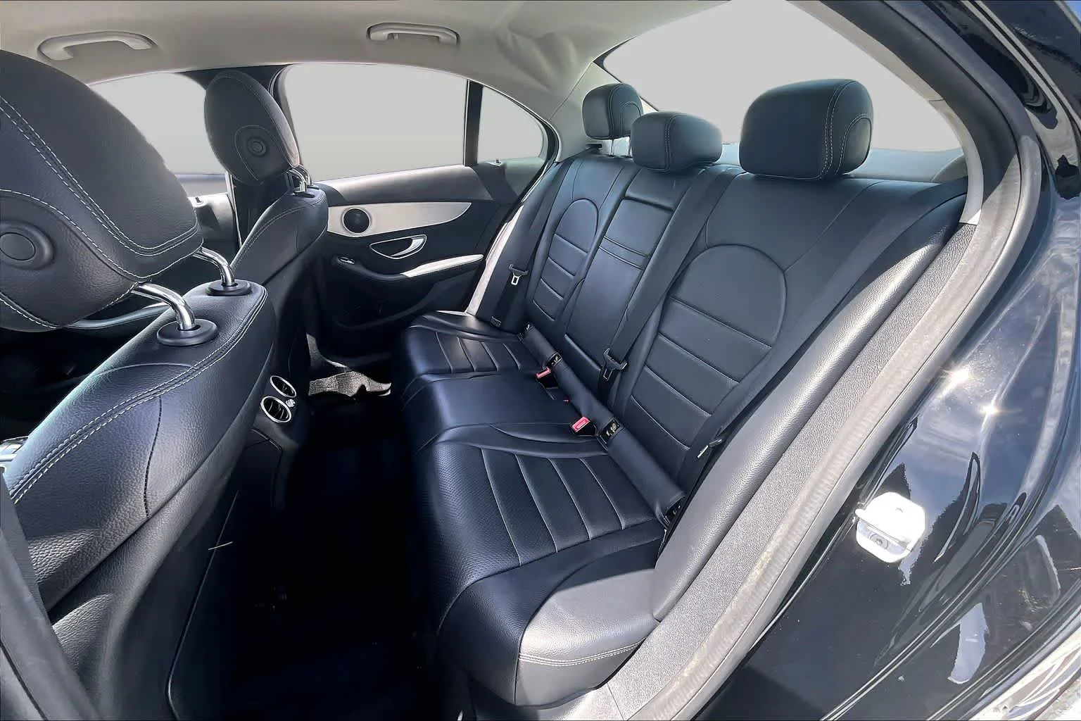 Used 2015 Obsidian Black Metallic Mercedes-Benz C 300 image 40